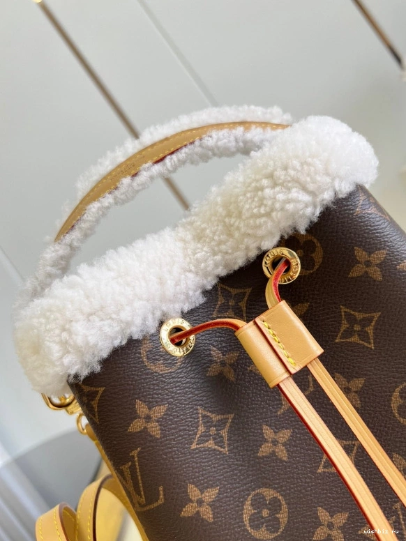 WIS LOUIS NÉONOÉ VUITTON BB 1111